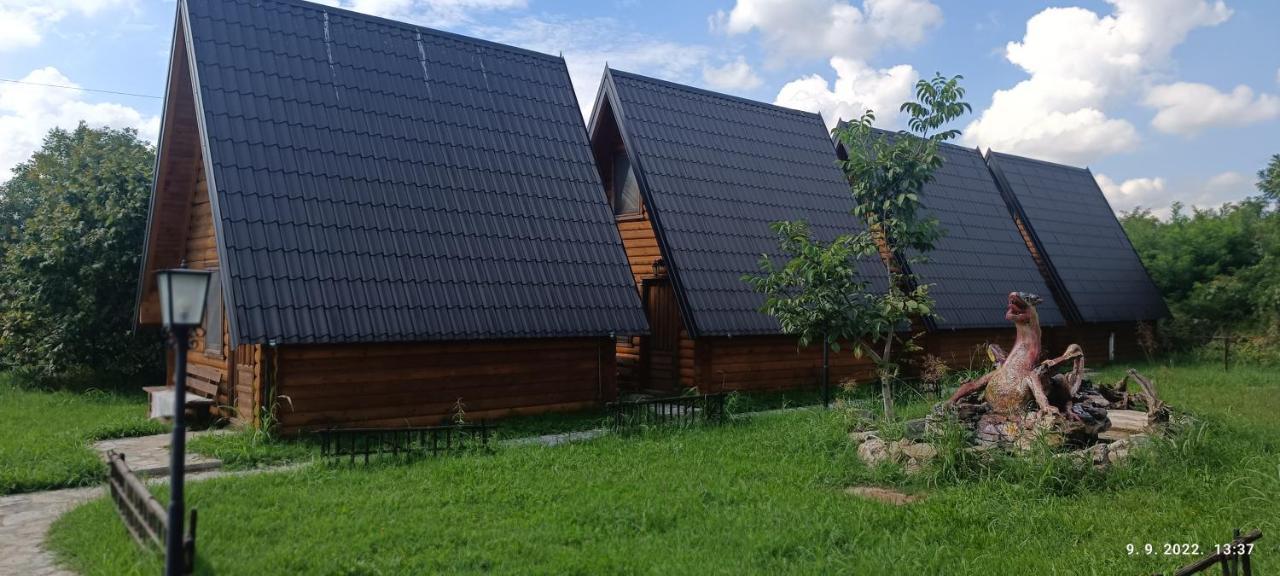 Lolini Bungalovi Novi Sad Luaran gambar